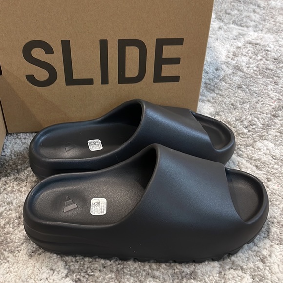 Adidas Yeezy Slide - Black, Onyx, Deadstock (DS) - Picture 3 of 8